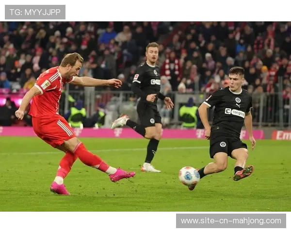 拜仁对阵汉堡补时阶段冲突，球员情绪失控吃牌